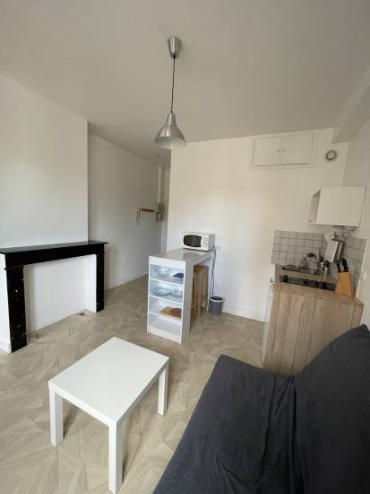 Location studio lumineux avec kitchenette et sdb à Arras proche des lycées