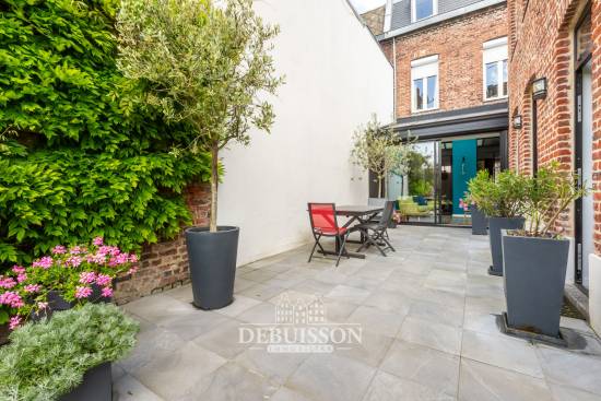 Maison bourgeoise rénovée de 215 m² avec jardin et garage à Arras secteur gare